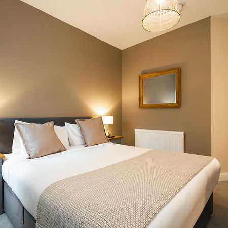 Rooms At The Dressers Arms Чорли Экстерьер фото