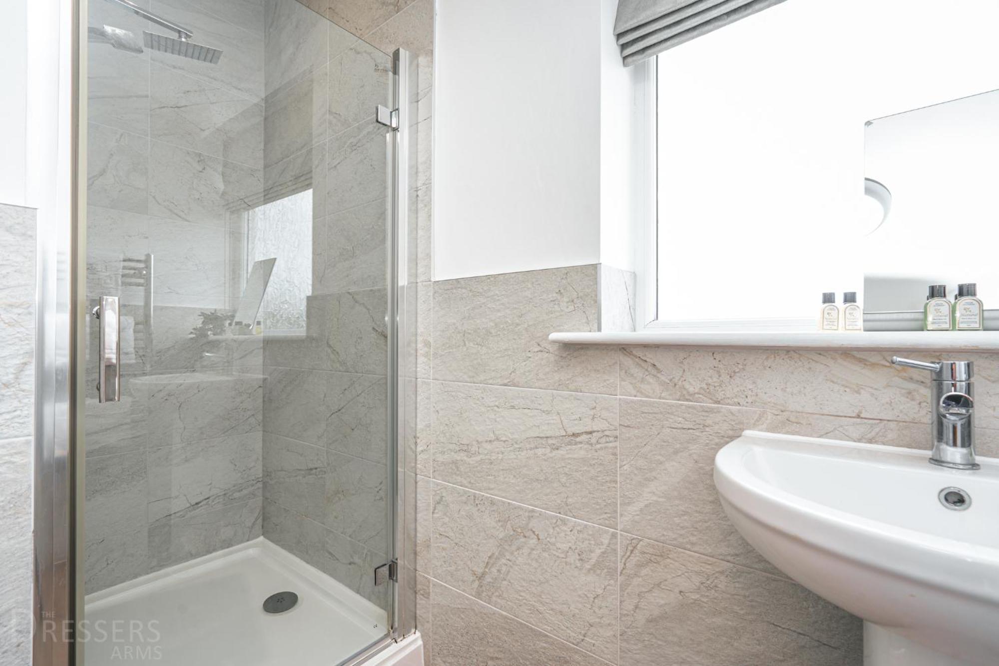 Rooms At The Dressers Arms Чорли Экстерьер фото