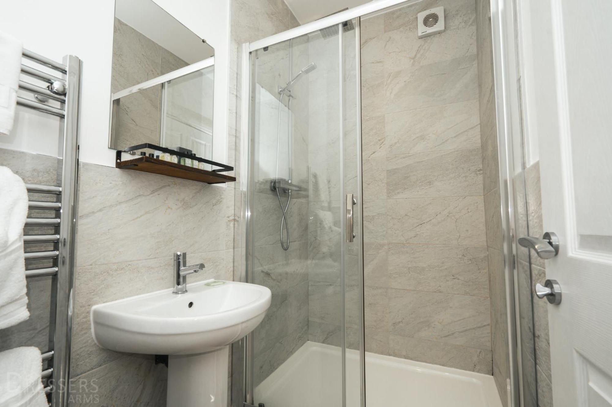 Rooms At The Dressers Arms Чорли Экстерьер фото