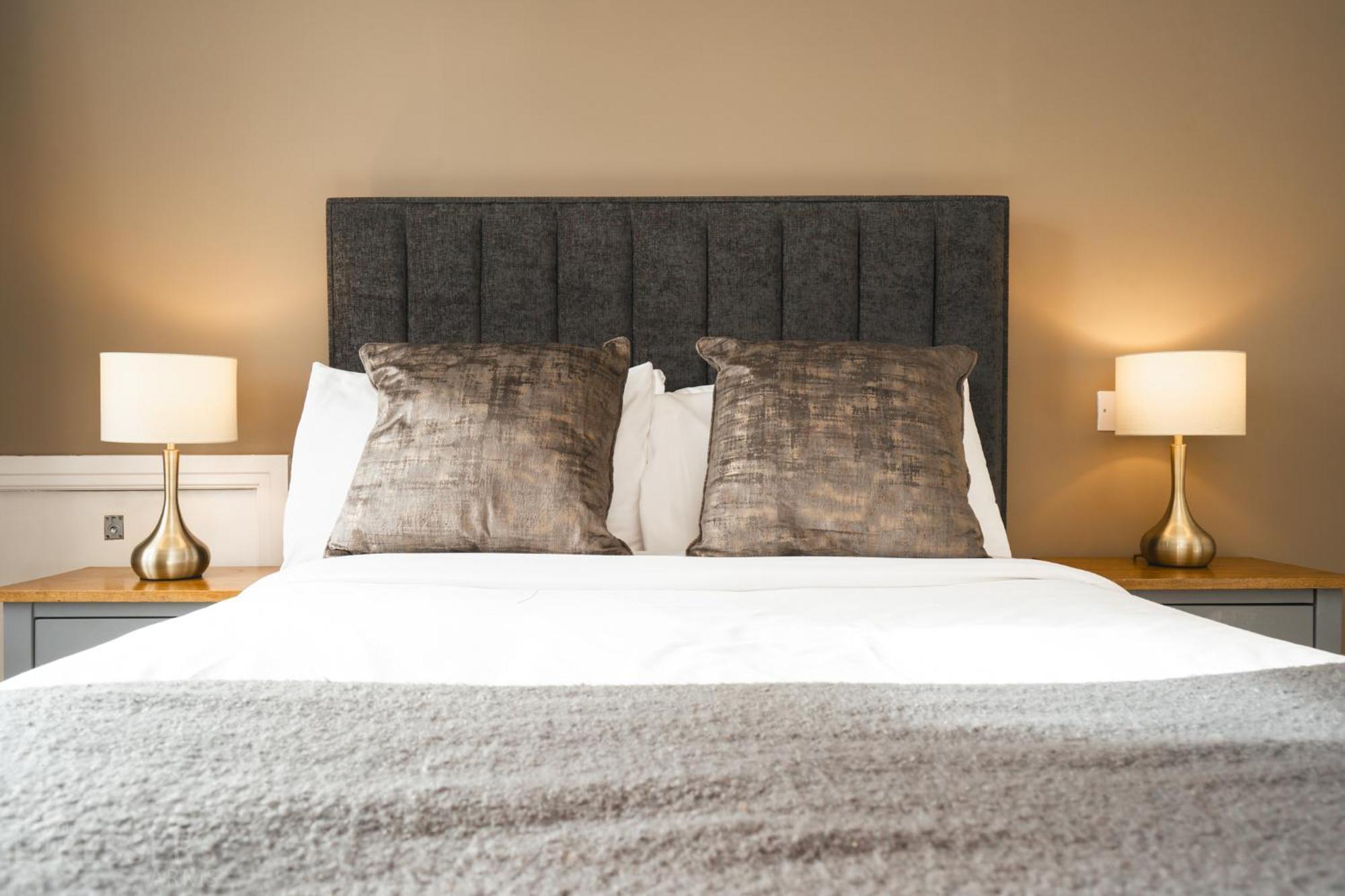 Rooms At The Dressers Arms Чорли Экстерьер фото
