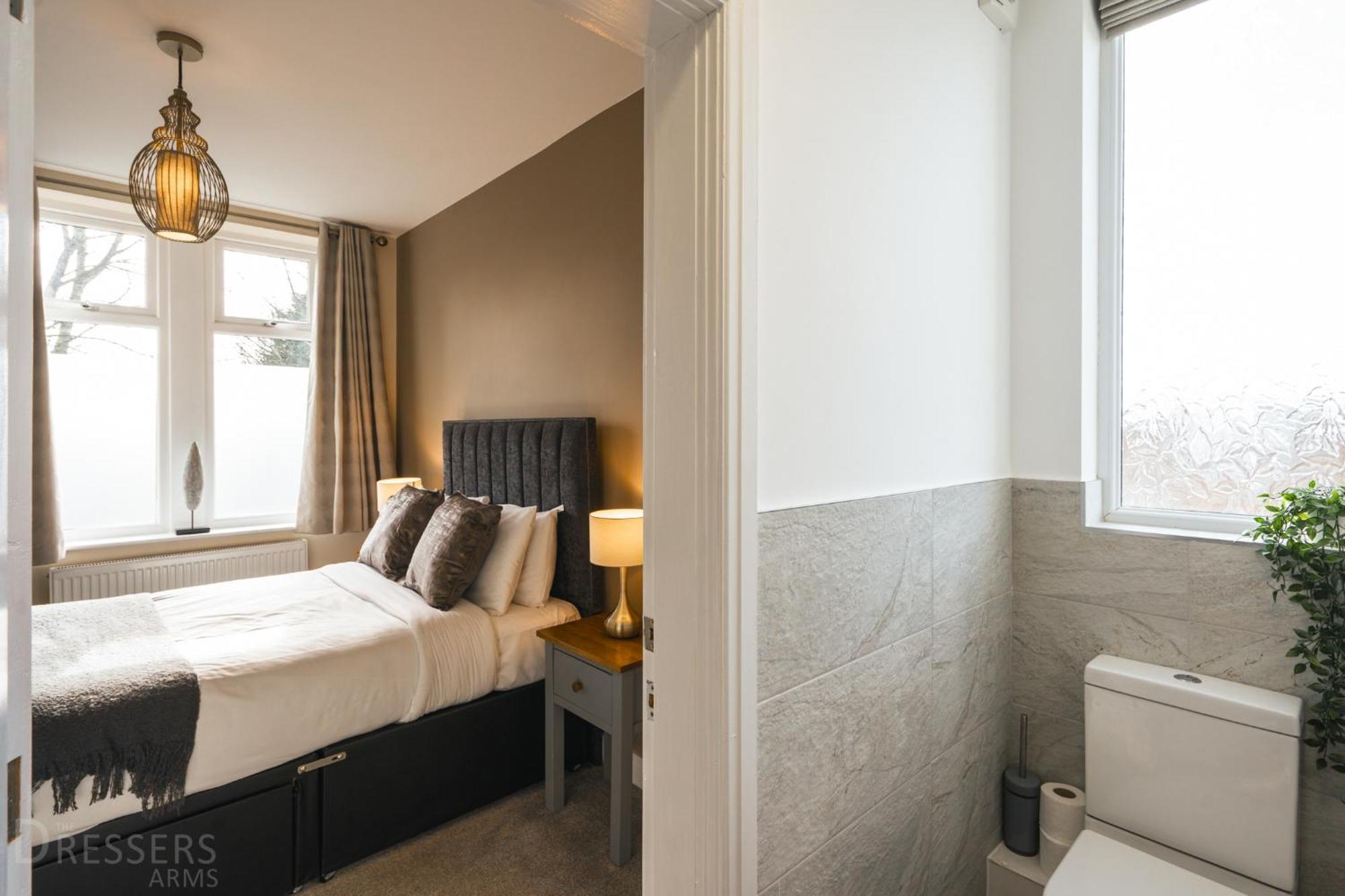 Rooms At The Dressers Arms Чорли Экстерьер фото